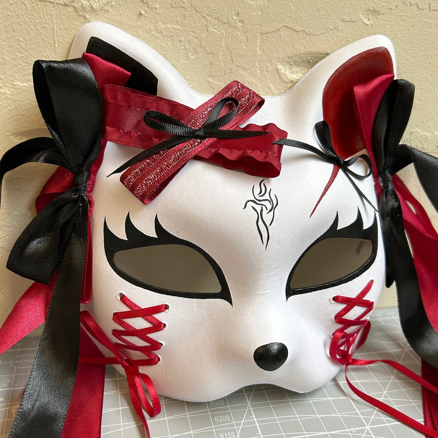 Half cat mask kitsune spirit kabuki 01