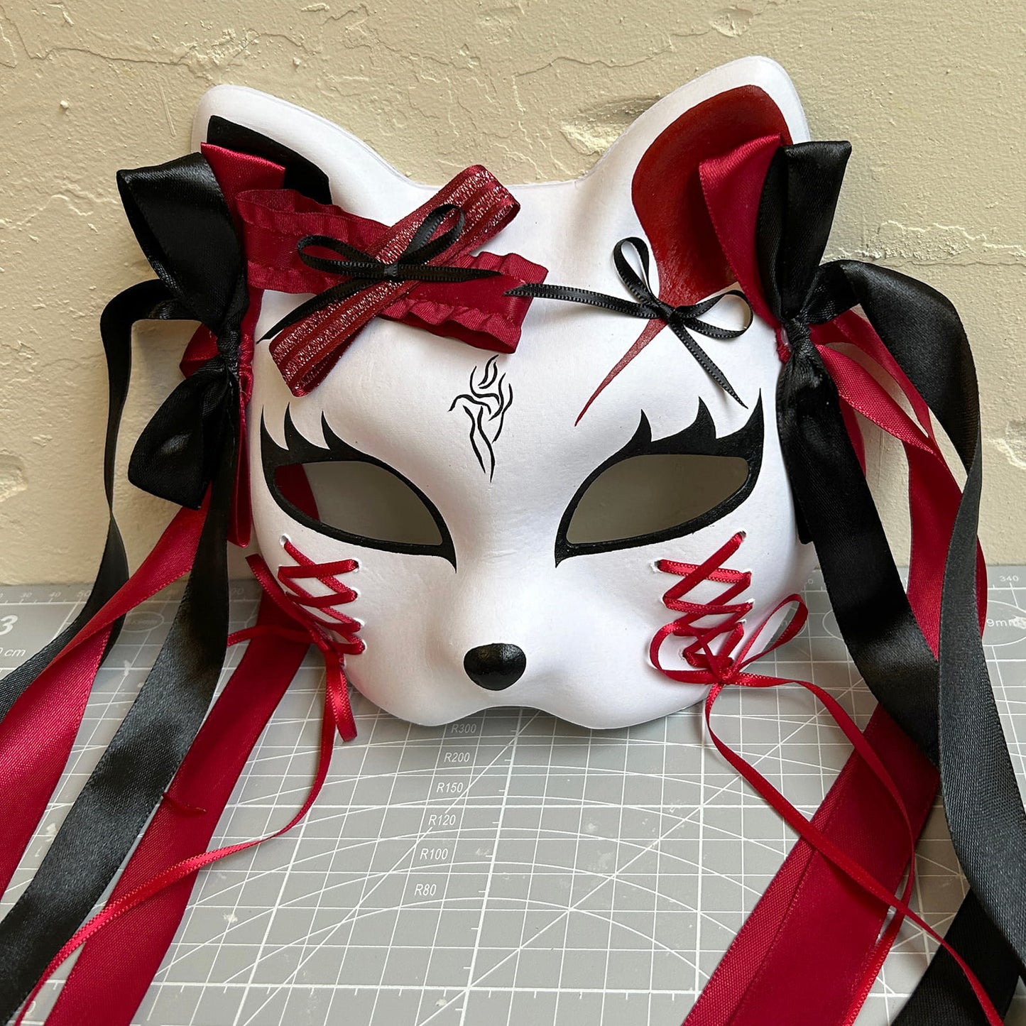 Half cat mask kitsune spirit kabuki 01
