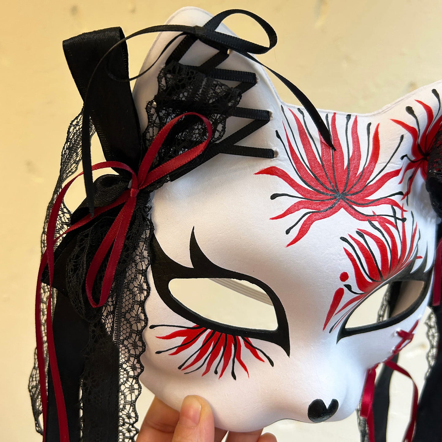 Red spider lily  cat mask Kitsune kabuki 01