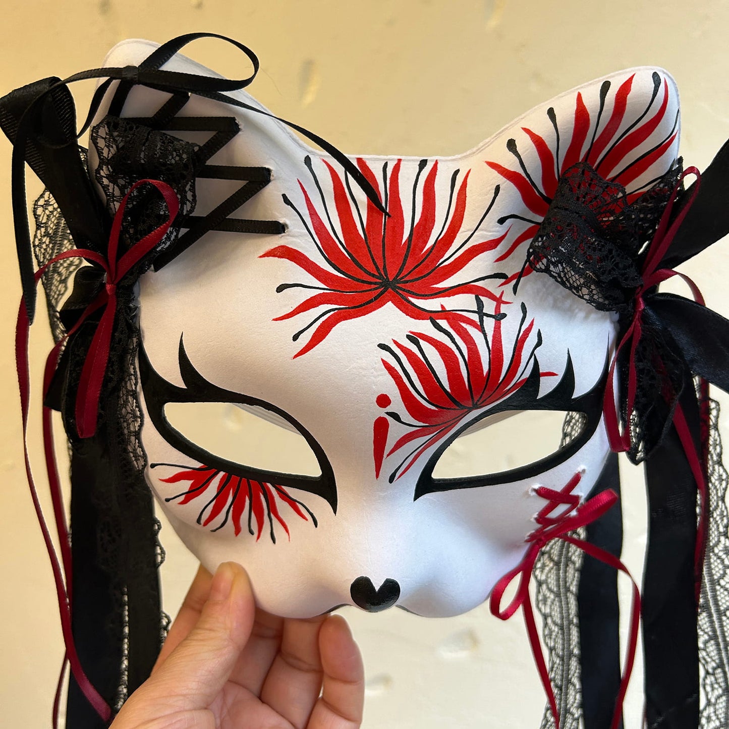 Red spider lily  cat mask Kitsune kabuki 01