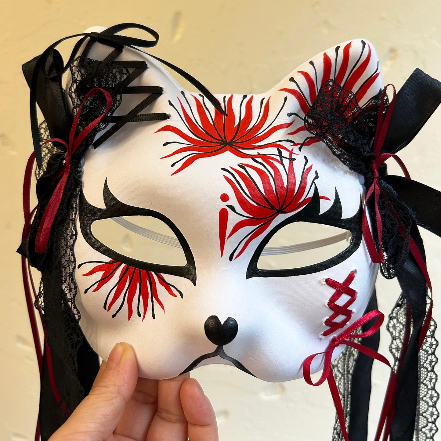 Red spider lily  cat mask Kitsune kabuki 01