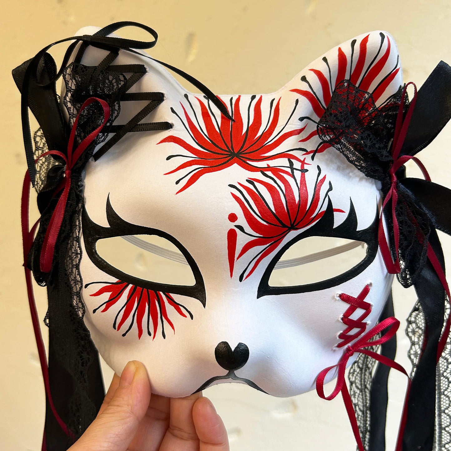 Red spider lily  cat mask Kitsune kabuki 01