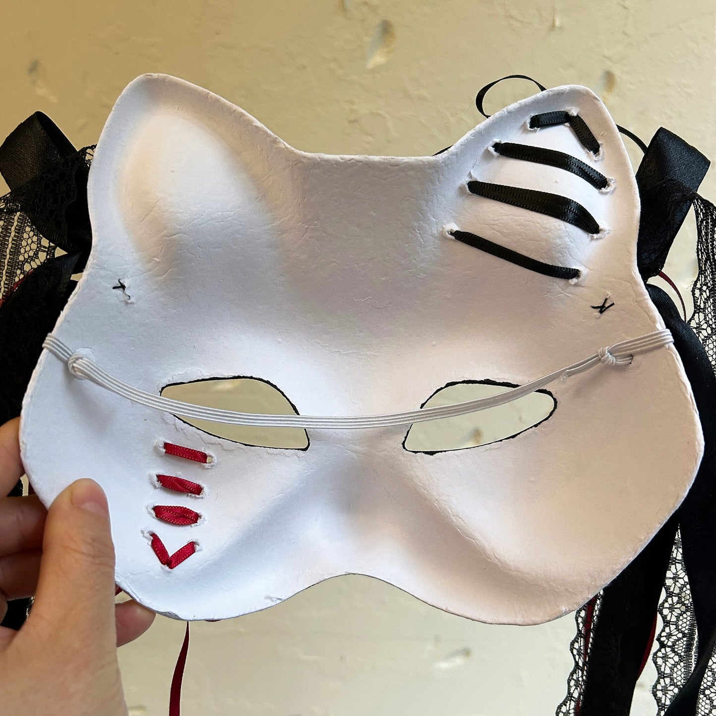 Red spider lily  cat mask Kitsune kabuki 01