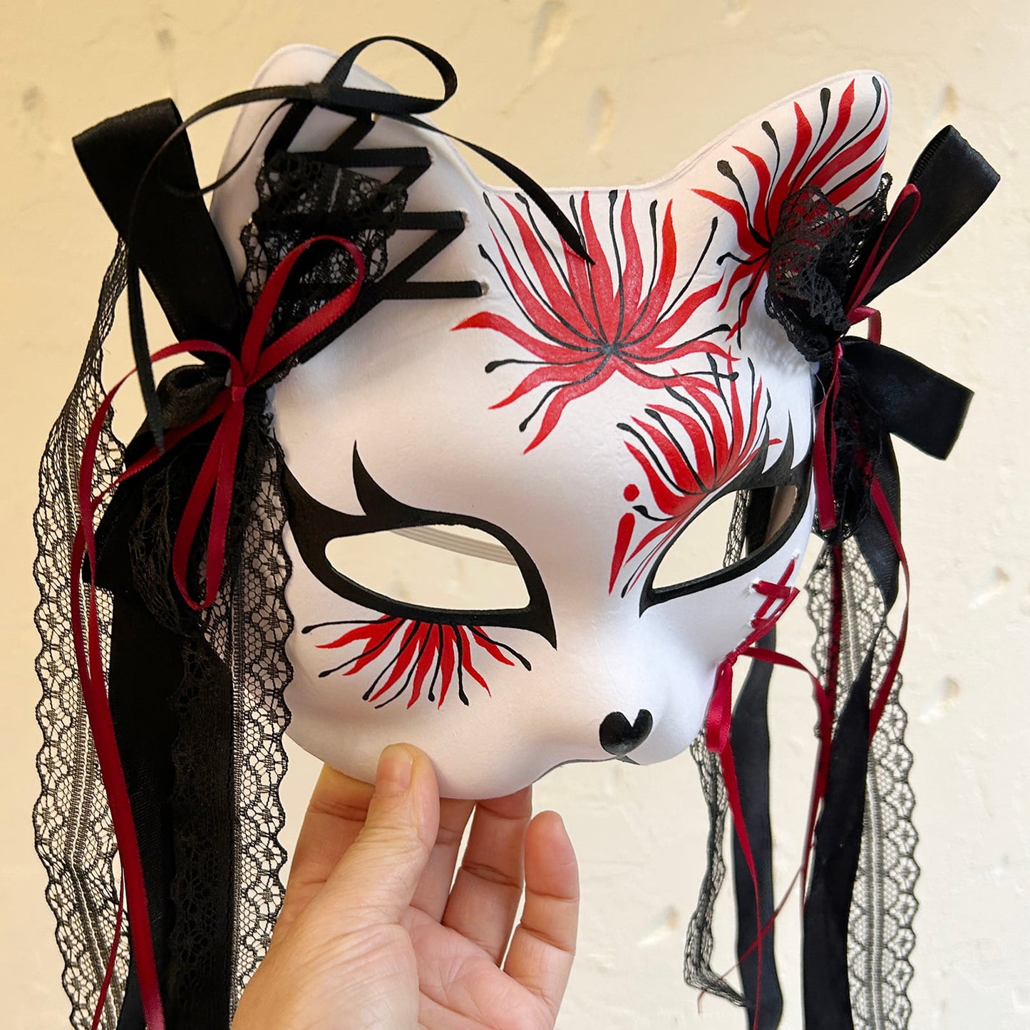 Red spider lily  cat mask Kitsune kabuki 01