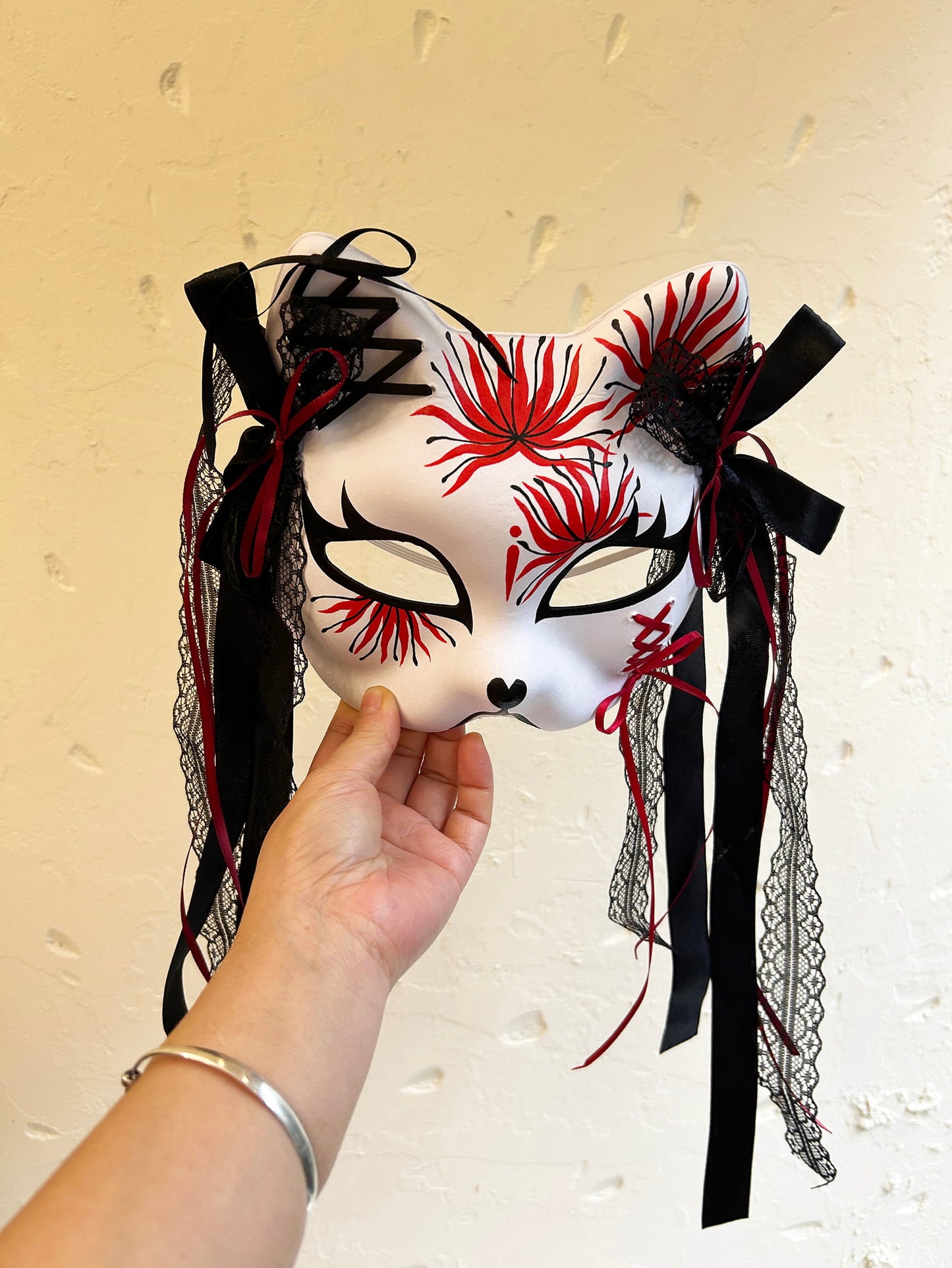 Red spider lily  cat mask Kitsune kabuki 01