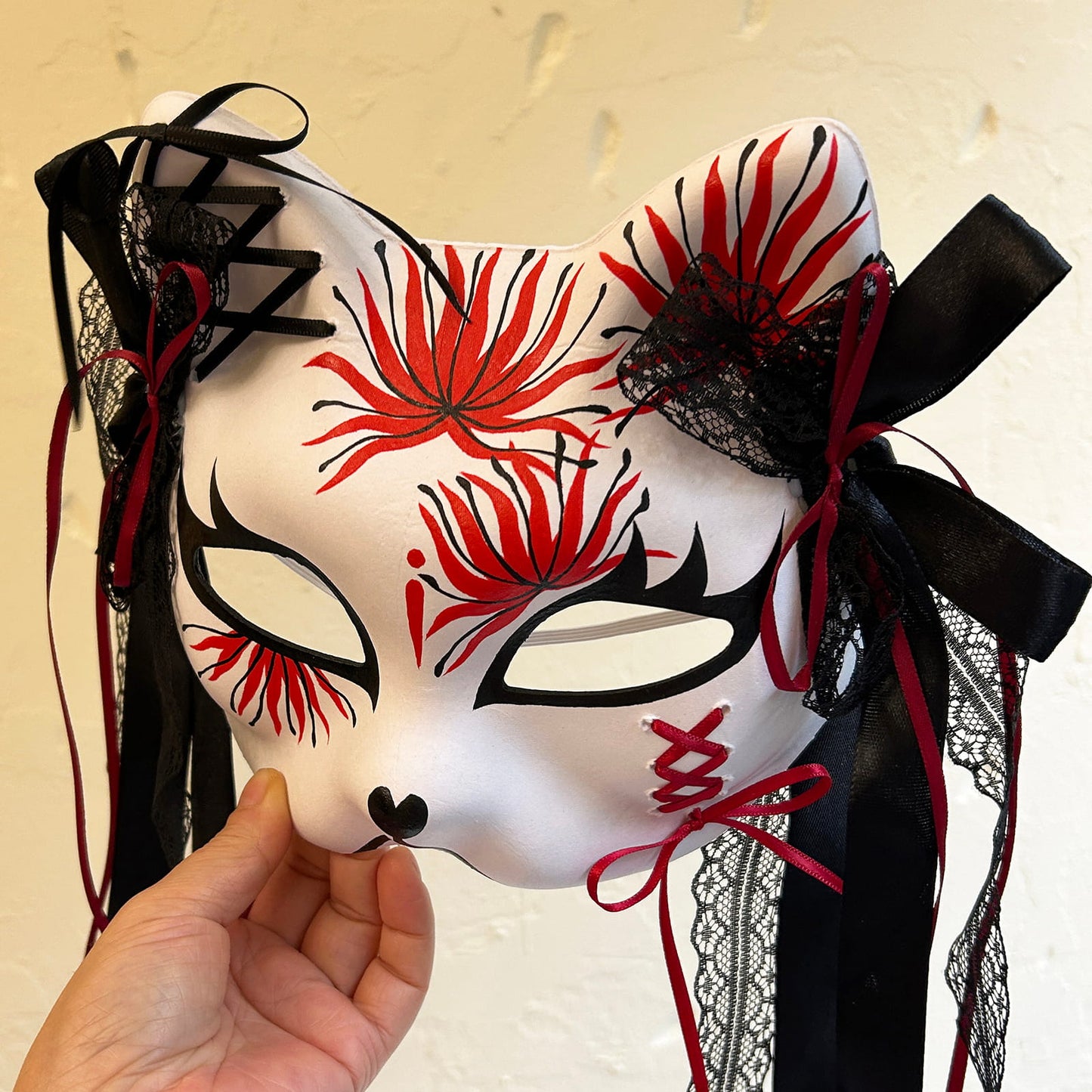 Red spider lily  cat mask Kitsune kabuki 01