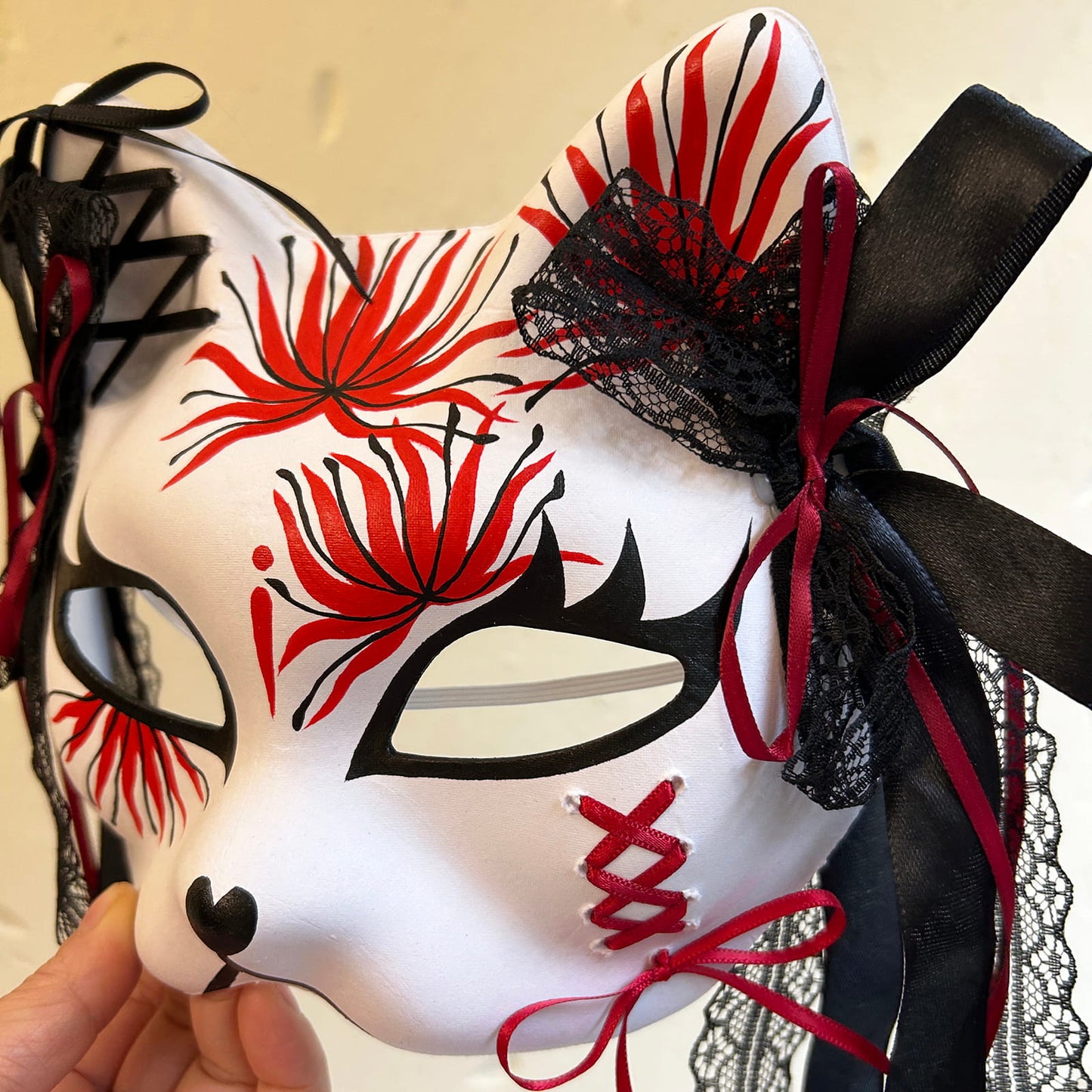 Red spider lily  cat mask Kitsune kabuki 01