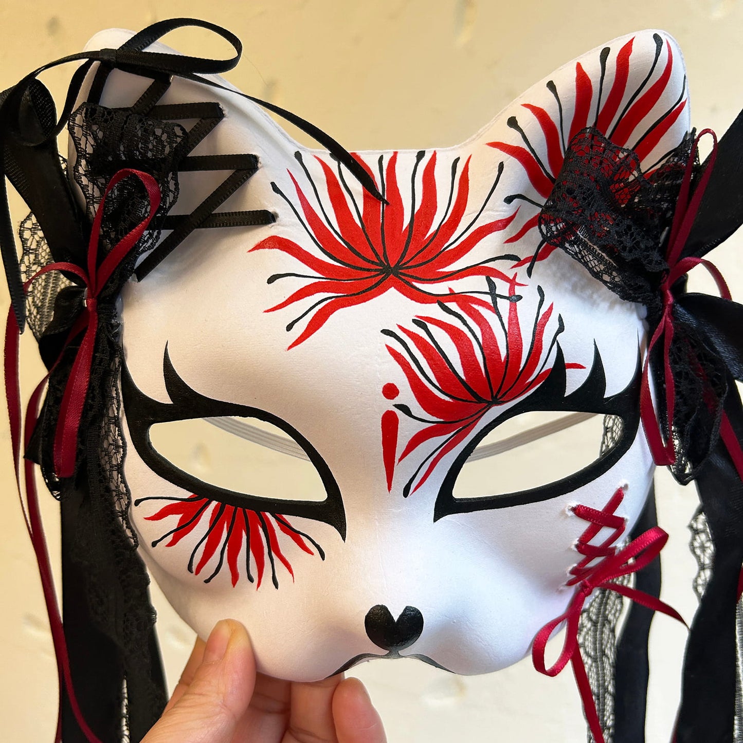Red spider lily  cat mask Kitsune kabuki 01