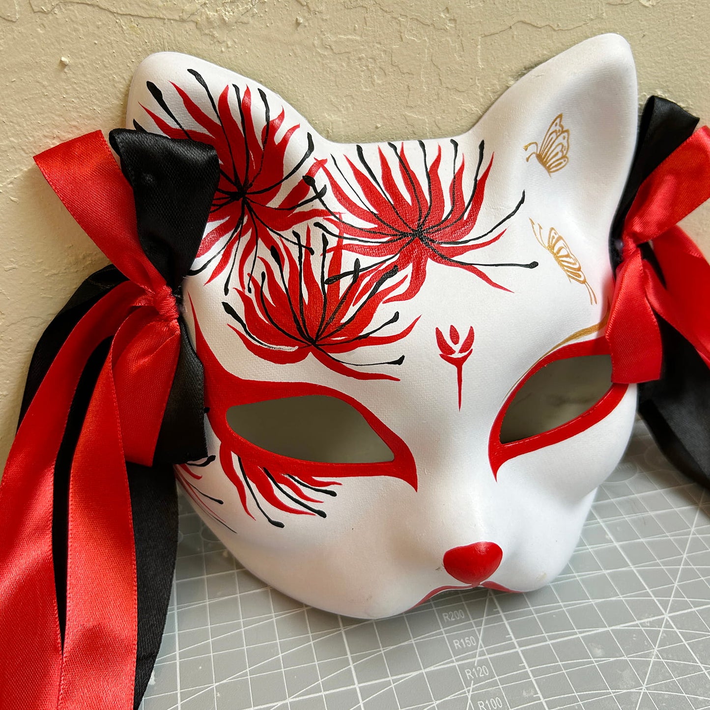 Red spider lily  cat mask Kitsune kabuki 02