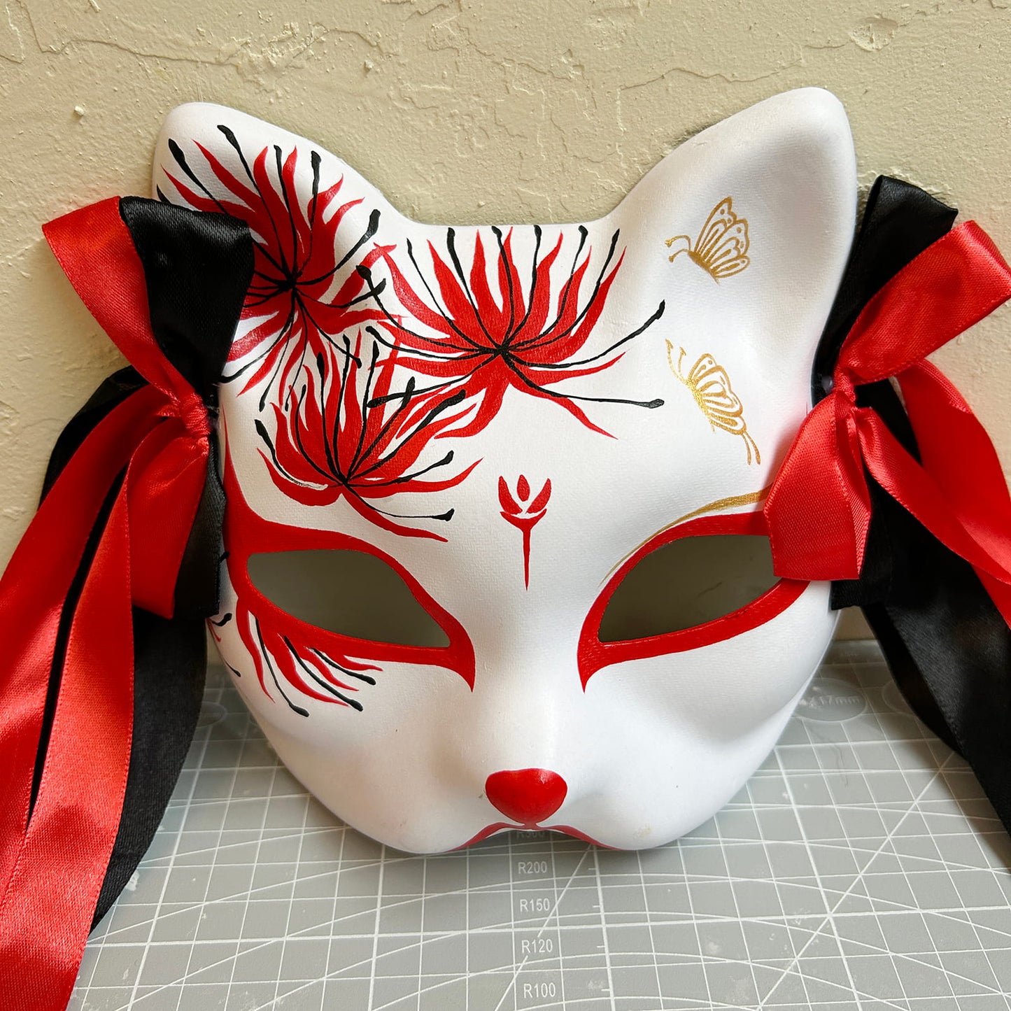 Red spider lily  cat mask Kitsune kabuki 02