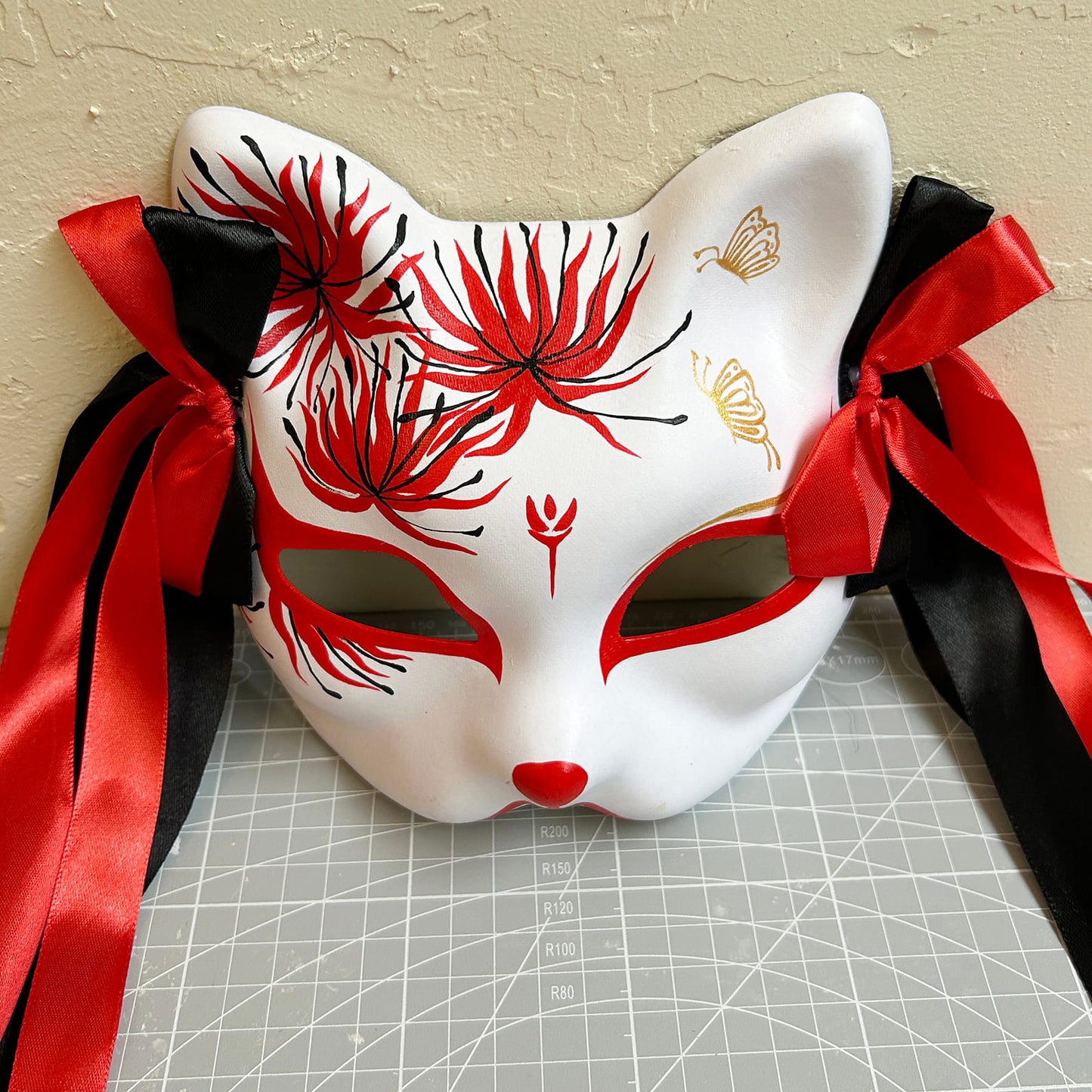 Red spider lily  cat mask Kitsune kabuki 02